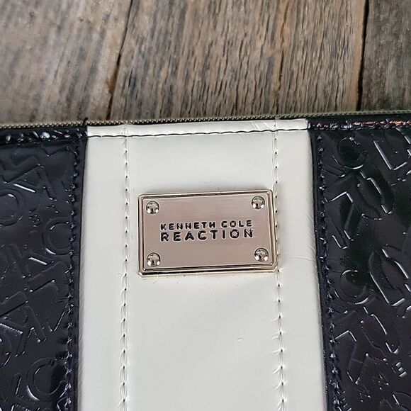 Kenneth Cole Reaction wristlet - Picture 2 of 8